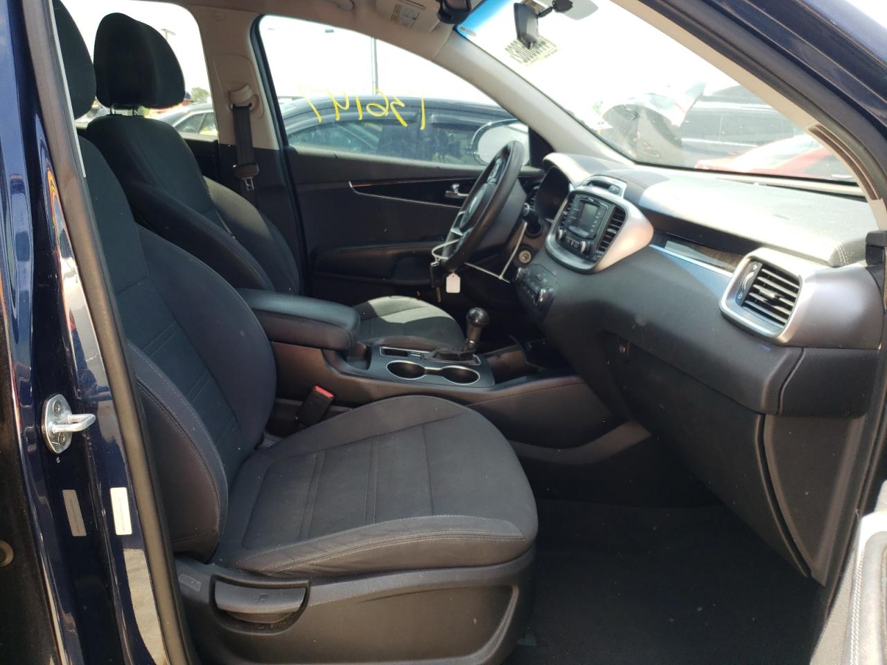 Photo 5 from auction – 2016 KIA SORENTO LX with VIN 5XYPG4A32GG118484
