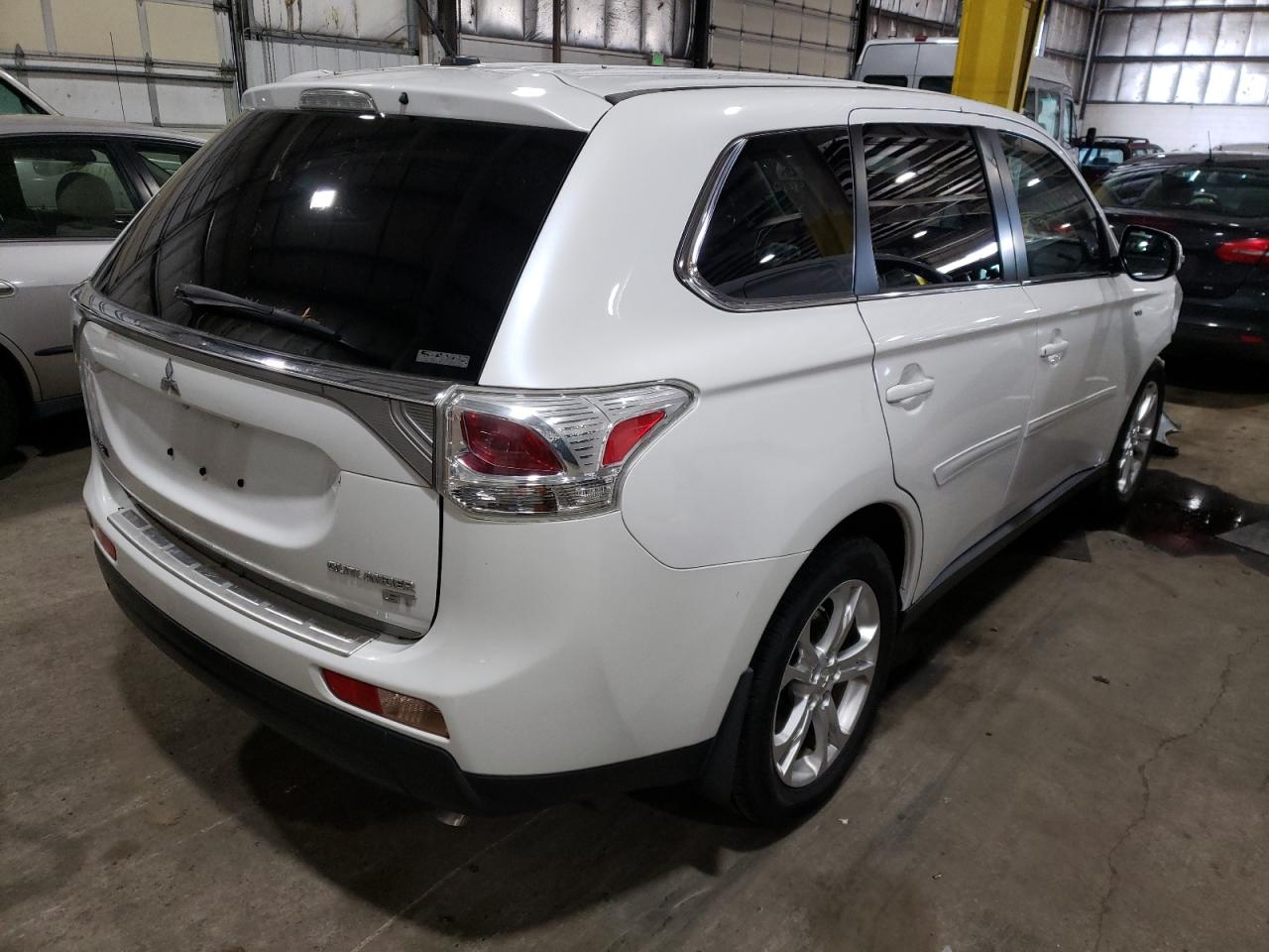 Photo 4 from auction – 2014 MITSUBISHI OUTLANDER with VIN JA4JZ4AX8EZ002590