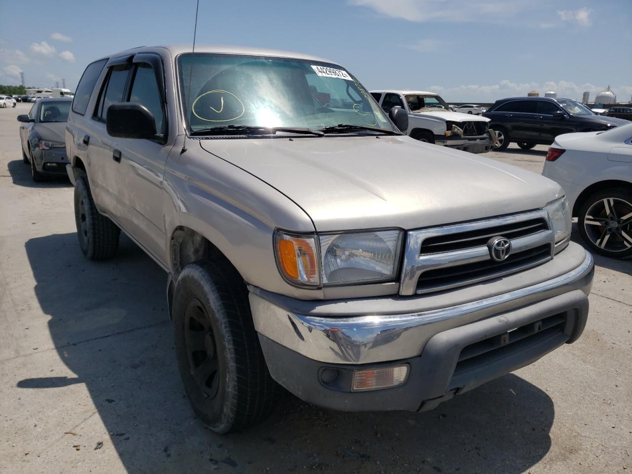 TOYOTA 4RUNNER 2000 with VIN JT3GM84R8Y0066063 - Photo from auction