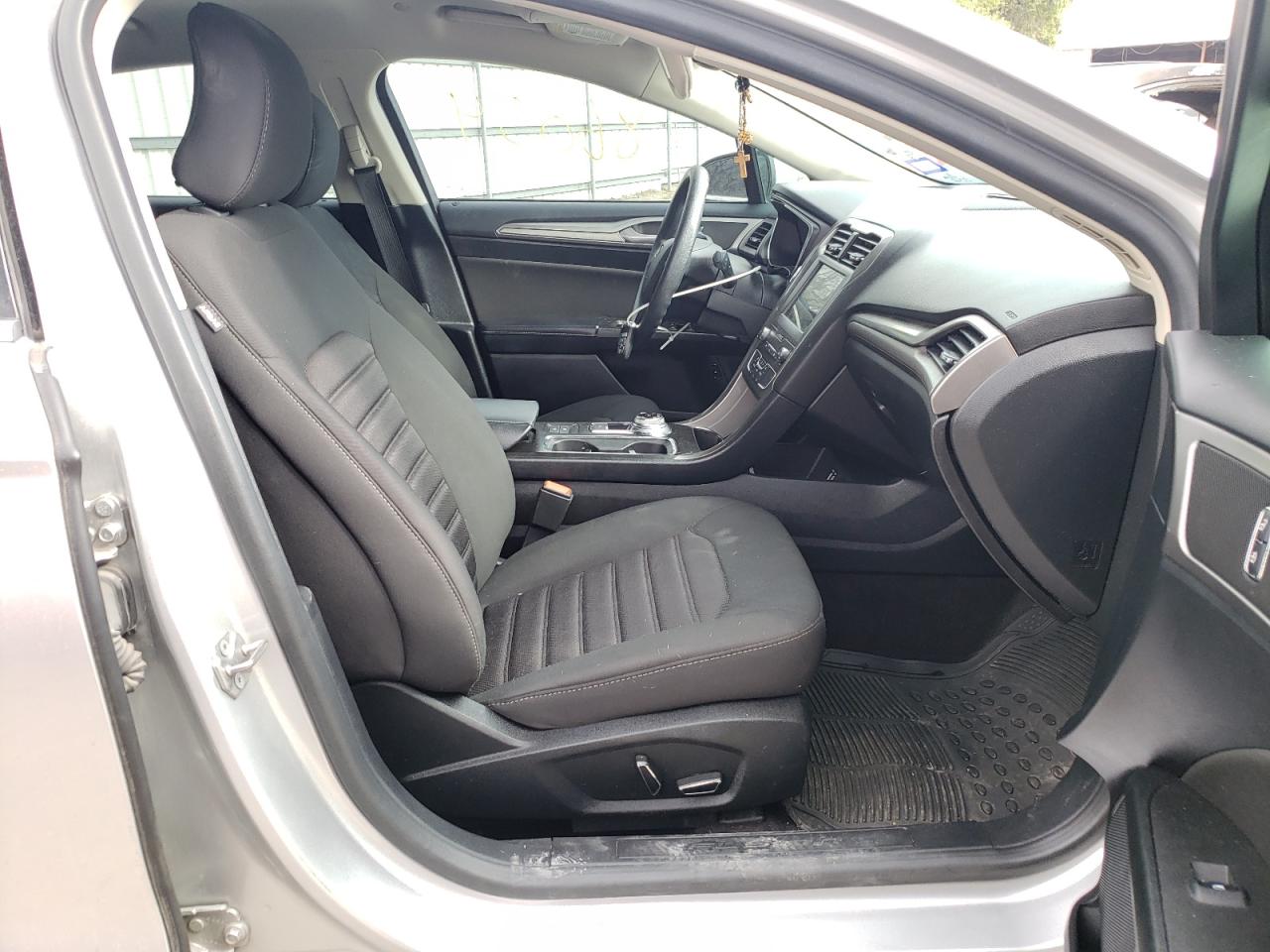 Photo 5 from auction – 2019 FORD FUSION SE with VIN 3FA6P0LU3KR104768