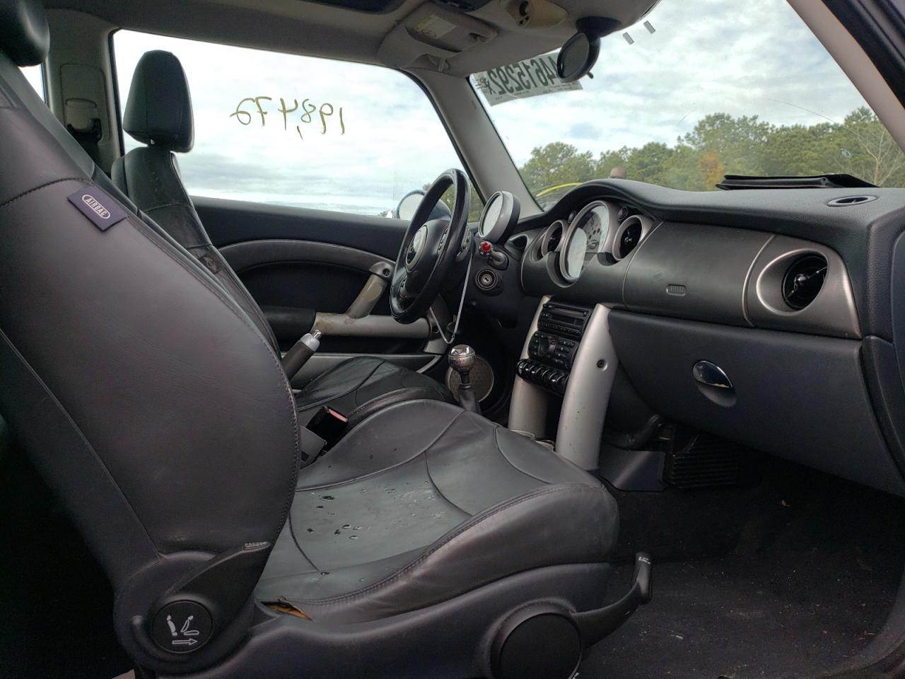 Photo 5 from auction – 2002 MINI COOPER S with VIN WMWRE33452TD57264