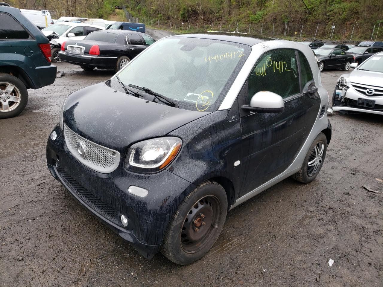 Photo 2 from auction – 2016 SMART FORTWO with VIN WMEFJ5DA9GK060138
