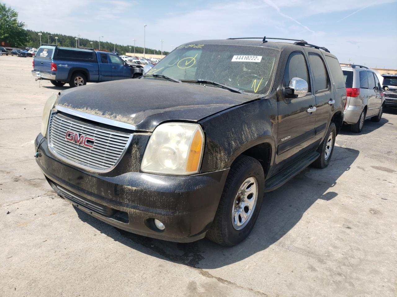 Photo 2 from auction – 2007 GMC YUKON with VIN 1GKFC13J47R123550