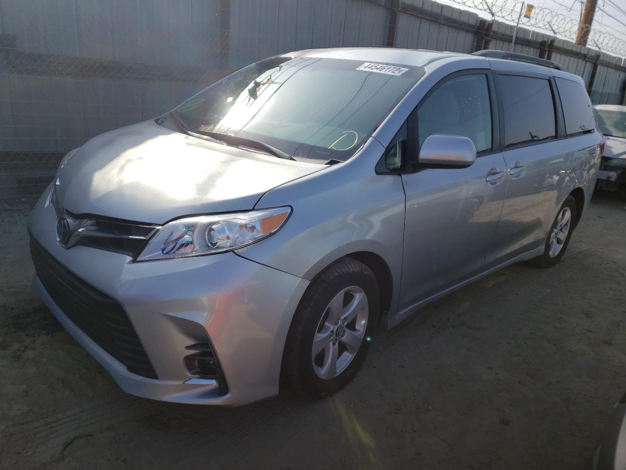 Photo 2 from auction – 2020 TOYOTA SIENNA LE with VIN 5TDKZ3DC2LS043776