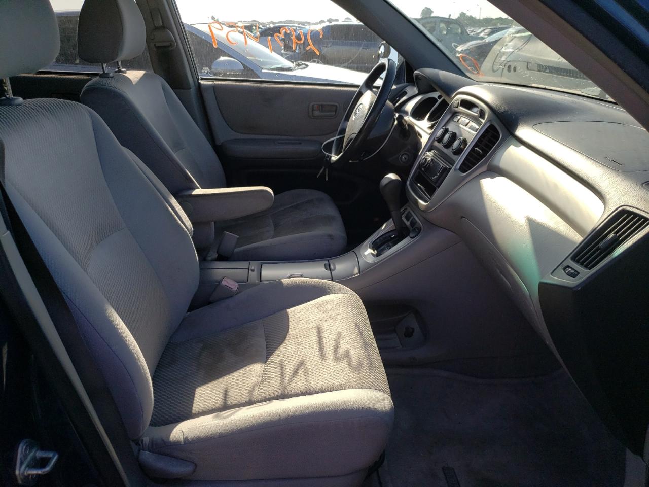 Photo 5 from auction – 2004 TOYOTA HIGHLANDER with VIN JTEDP21A540022786