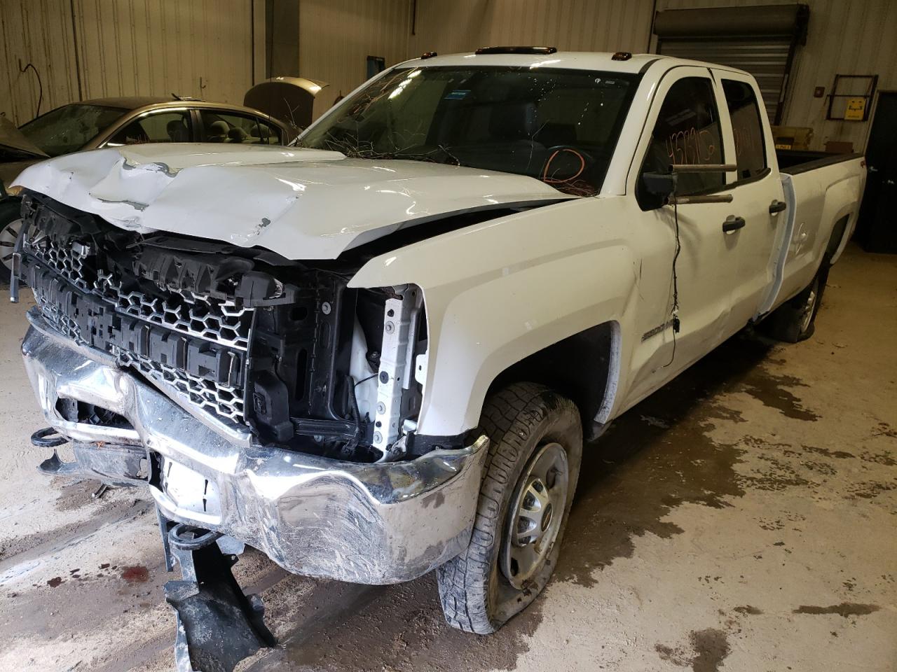 Photo 2 from auction – 2019 CHEVROLET SILVERADO with VIN 2GC2KREG1K1139171