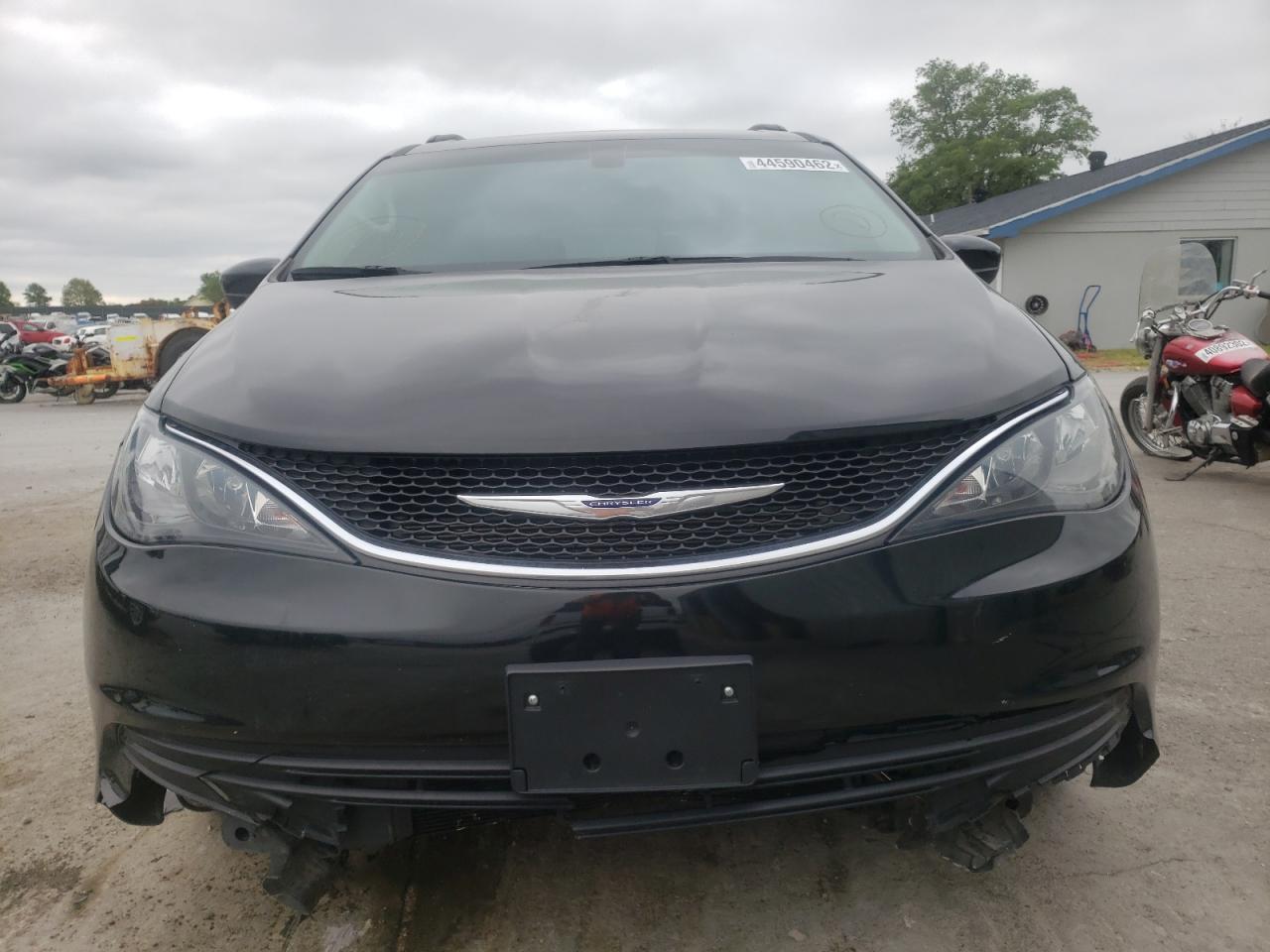 Photo 9 from auction – 2020 CHRYSLER VOYAGER LX with VIN 2C4RC1DG6LR164455