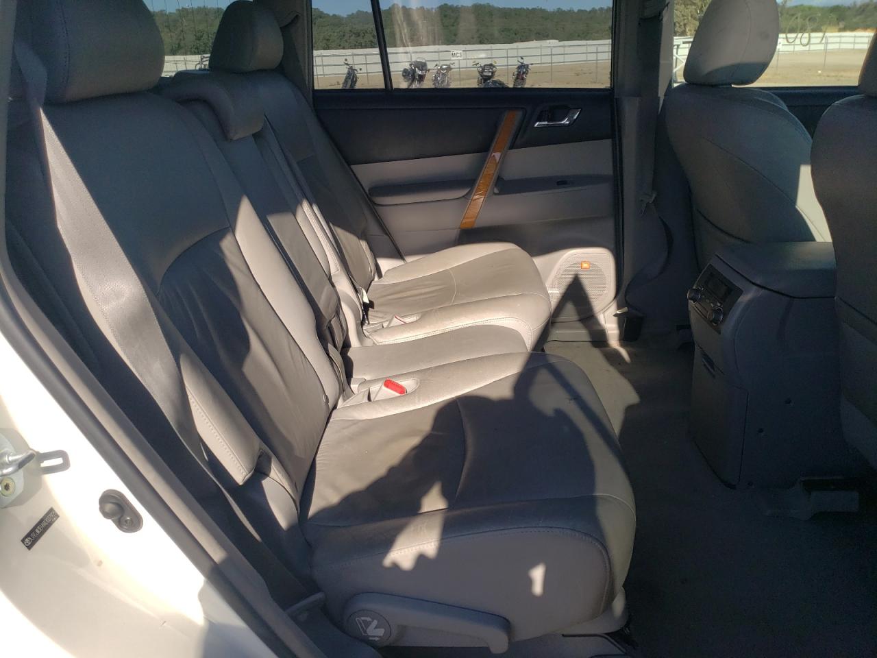 Photo 6 from auction – 2010 TOYOTA HIGHLANDER with VIN JTEJW3EH9A2037925