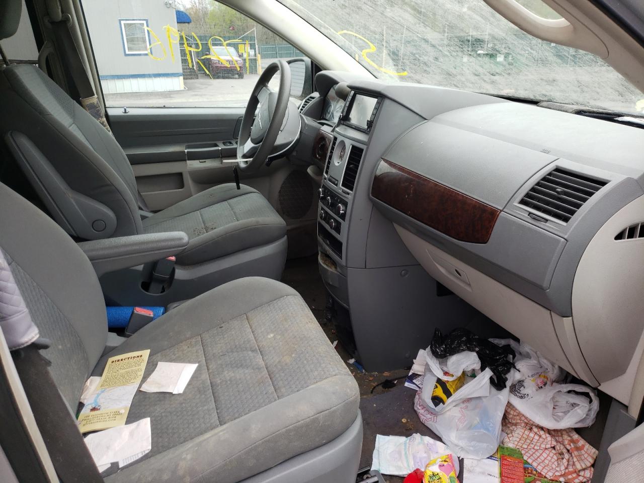 Photo 5 from auction – 2009 CHRYSLER TOWN & COU with VIN 2A8HR44E29R637814