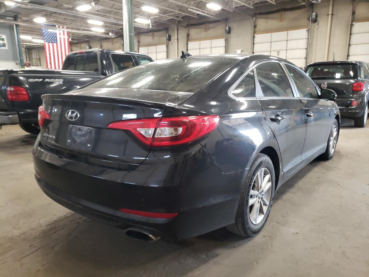 Photo 4 from auction – 2016 HYUNDAI SONATA SE with VIN 5NPE24AF1GH271575