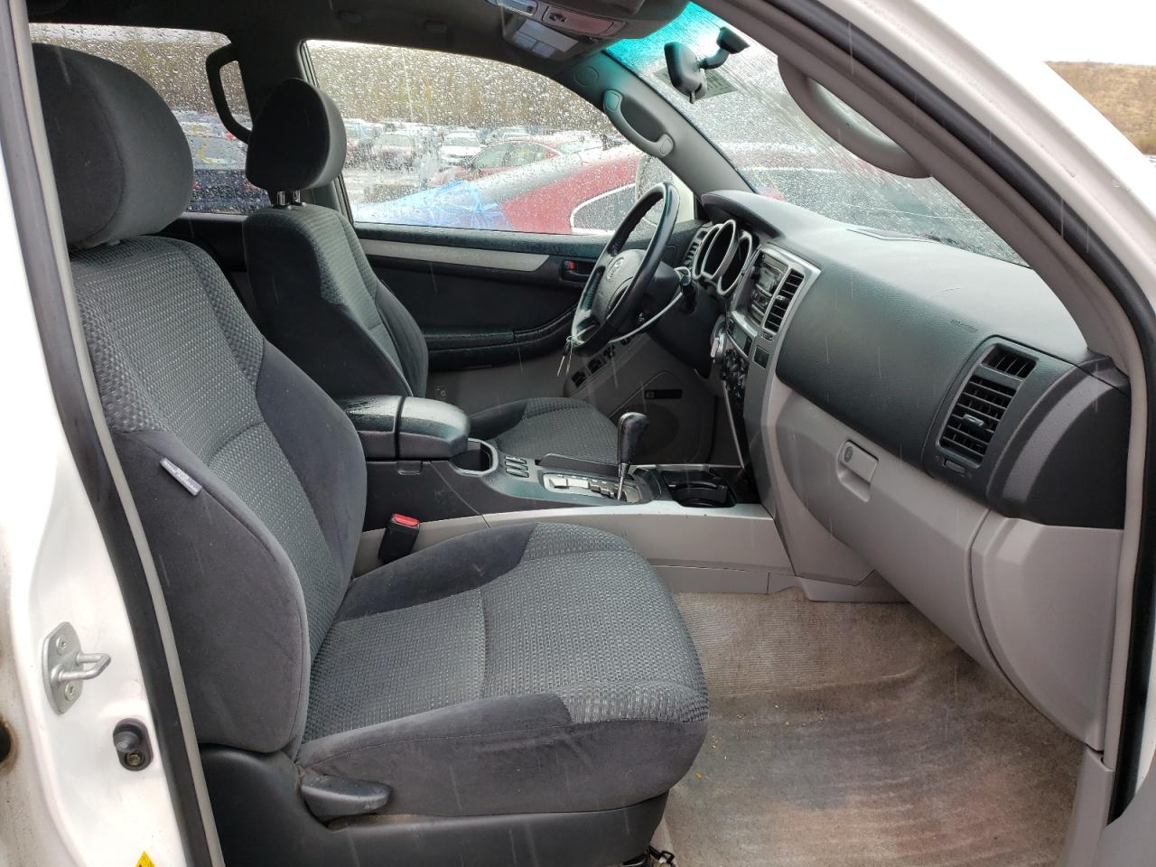 Photo 5 from auction – 2004 TOYOTA 4RUNNER SR with VIN JTEBT14R048009556