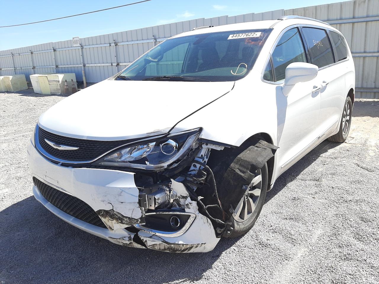 Photo 2 from auction – 2020 CHRYSLER PACIFICA T with VIN 2C4RC1EG0LR182772