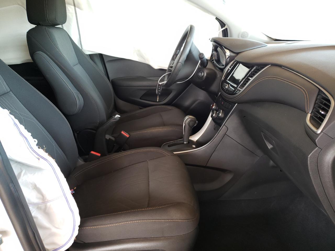 Photo 5 from auction – 2019 CHEVROLET TRAX 1LT with VIN 3GNCJLSB4KL222287