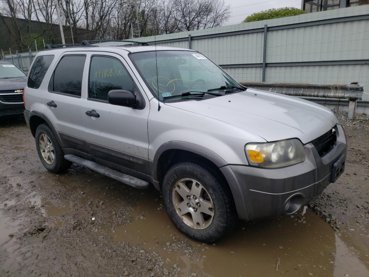FORD ESCAPE 2005 with VIN 1FMYU93195KC73672 - Photo from auction