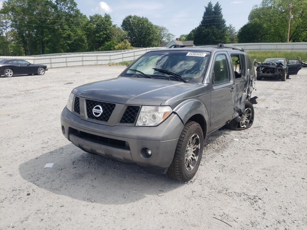 Photo 2 from auction – 2005 NISSAN PATHFINDER with VIN 5N1AR18W65C744566