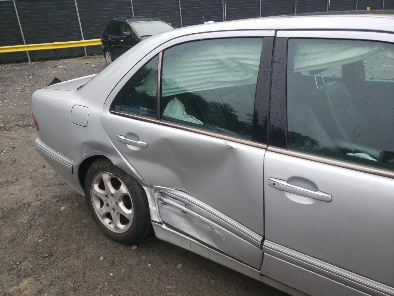 Photo 9 from auction – 2002 MERCEDES-BENZ E 320 with VIN WDBJF65JX2B435976