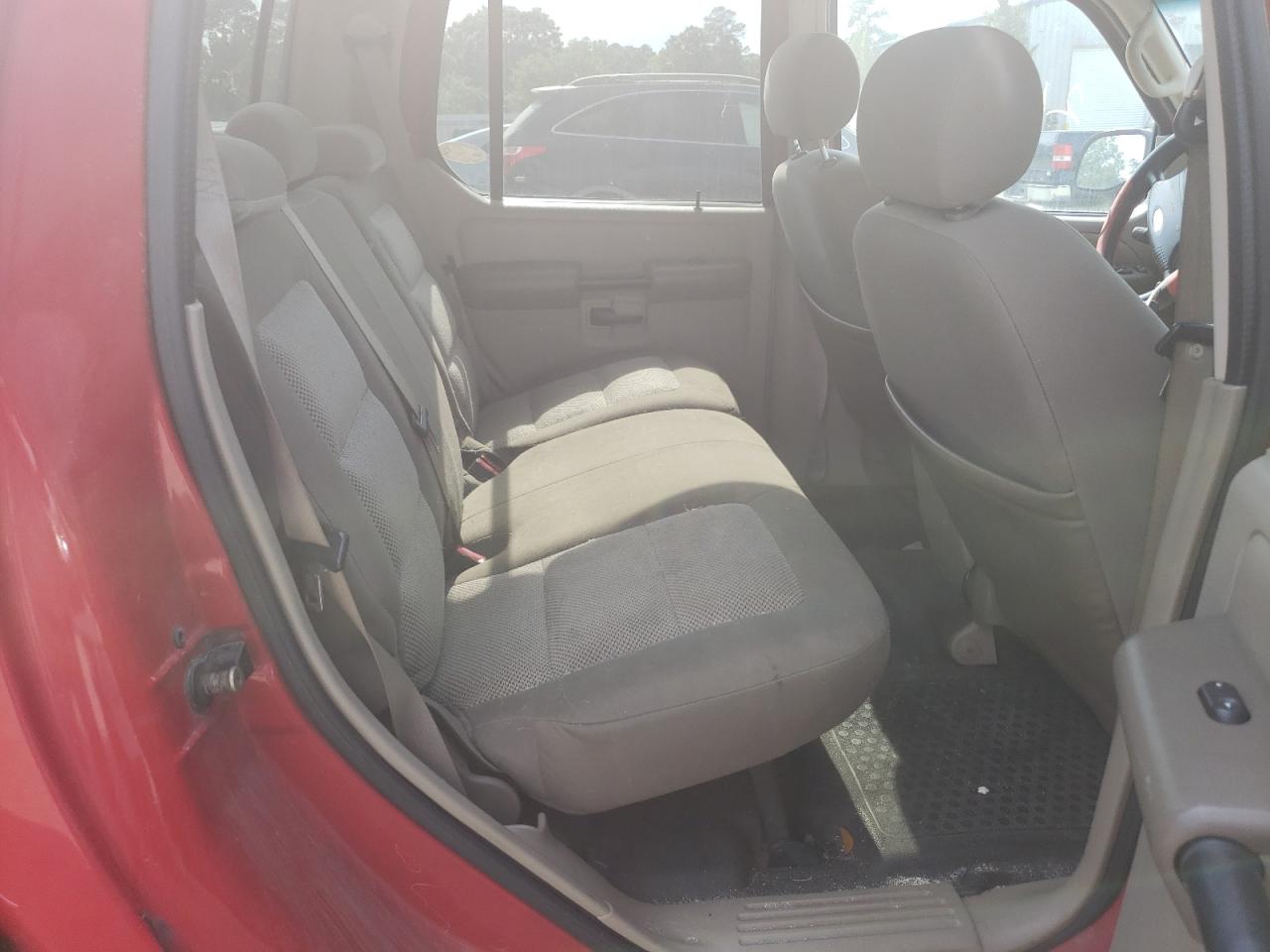 Photo 6 from auction – 2005 FORD EXPLORER S with VIN 1FMZU67K75UA23597