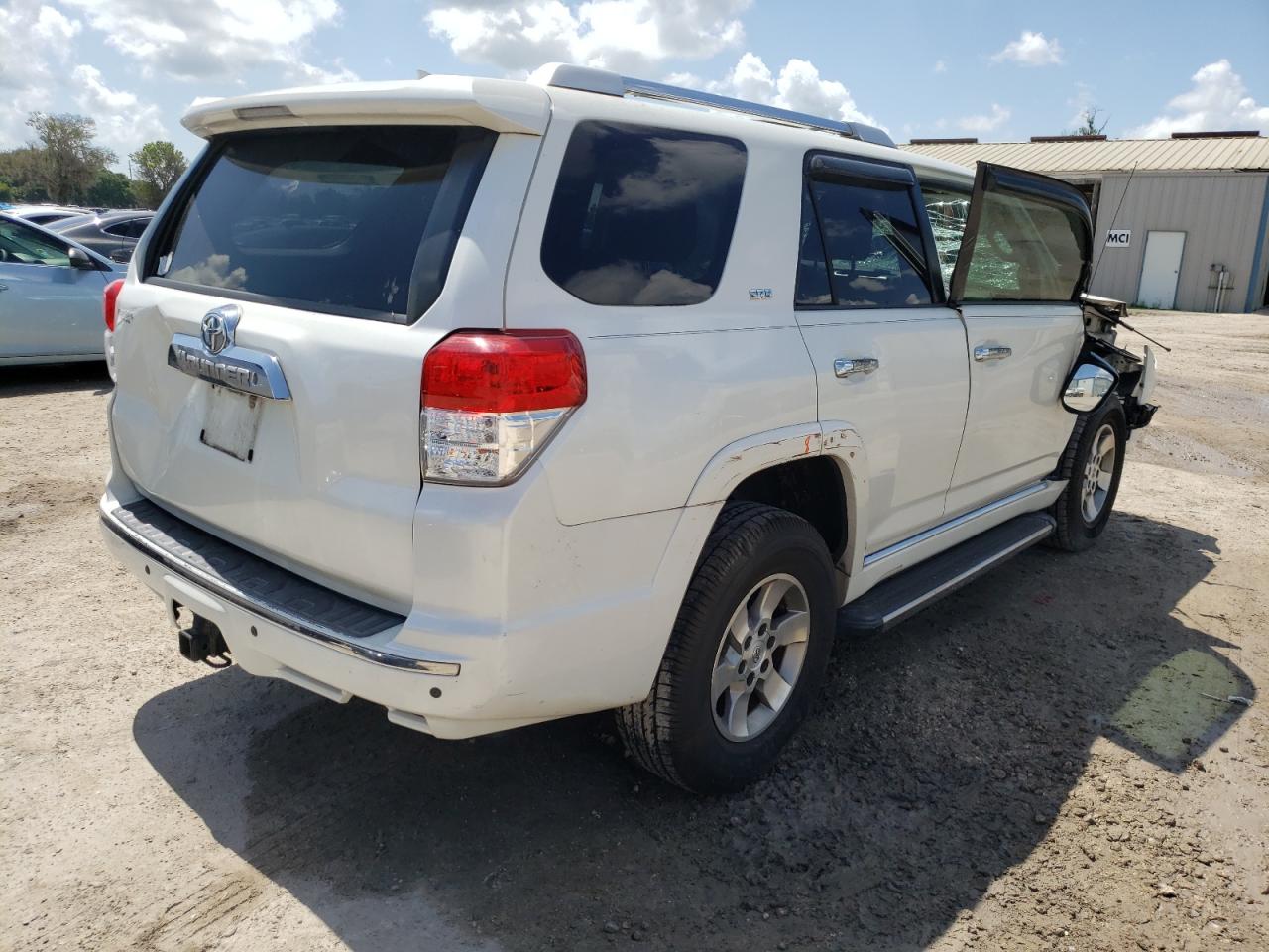 Photo 4 from auction – 2011 TOYOTA 4RUNNER SR with VIN JTEZU5JR5B5023054