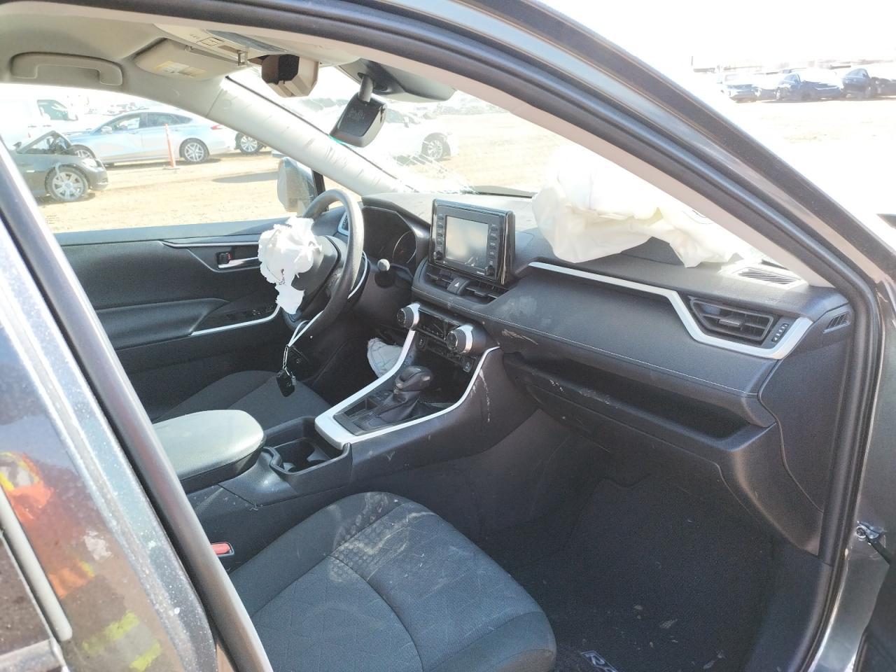 Photo 5 from auction – 2021 TOYOTA RAV4 XLE with VIN 2T3W1RFV6MC100458