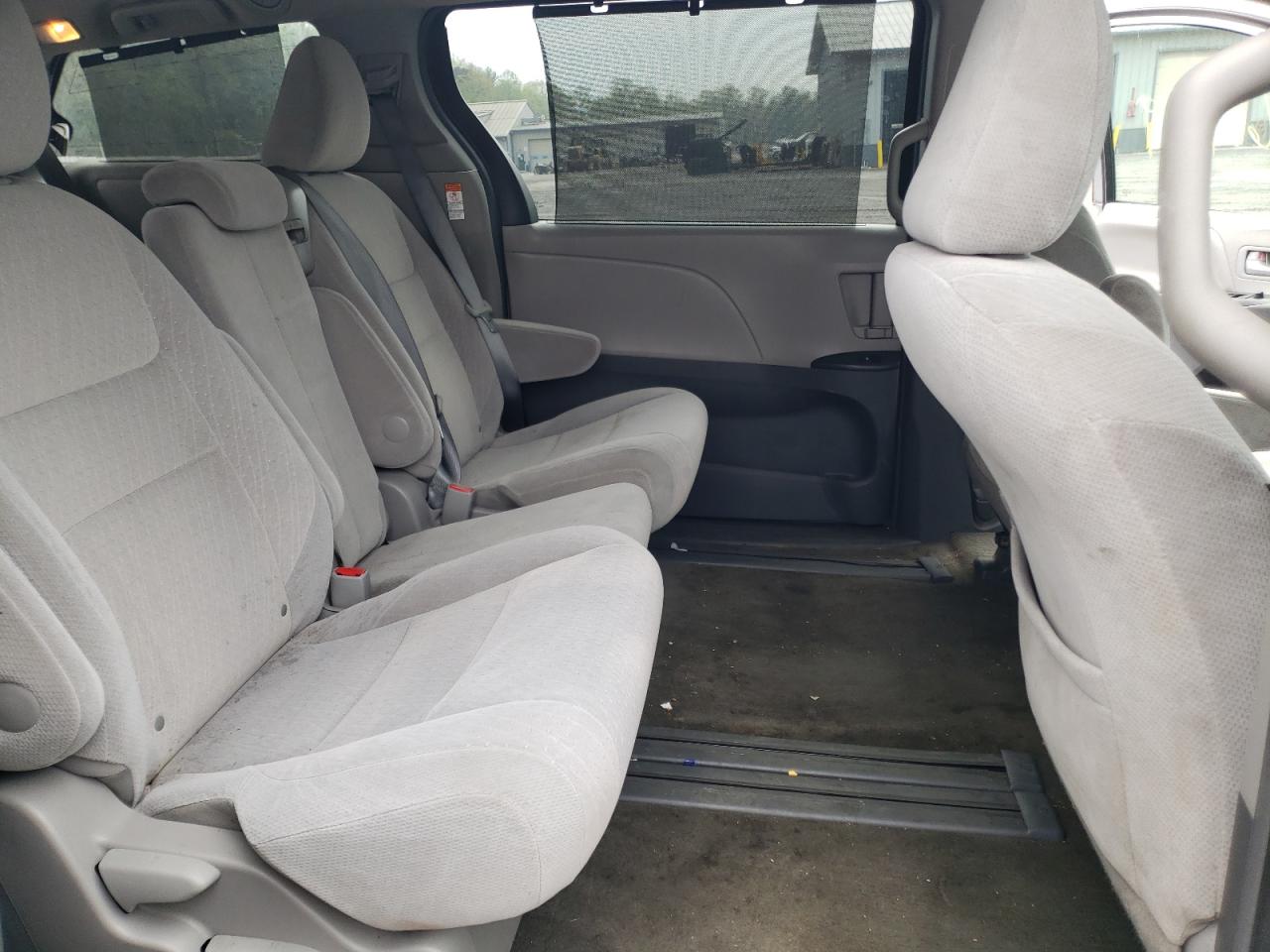 Photo 6 from auction – 2017 TOYOTA SIENNA LE with VIN 5TDKZ3DC9HS774597
