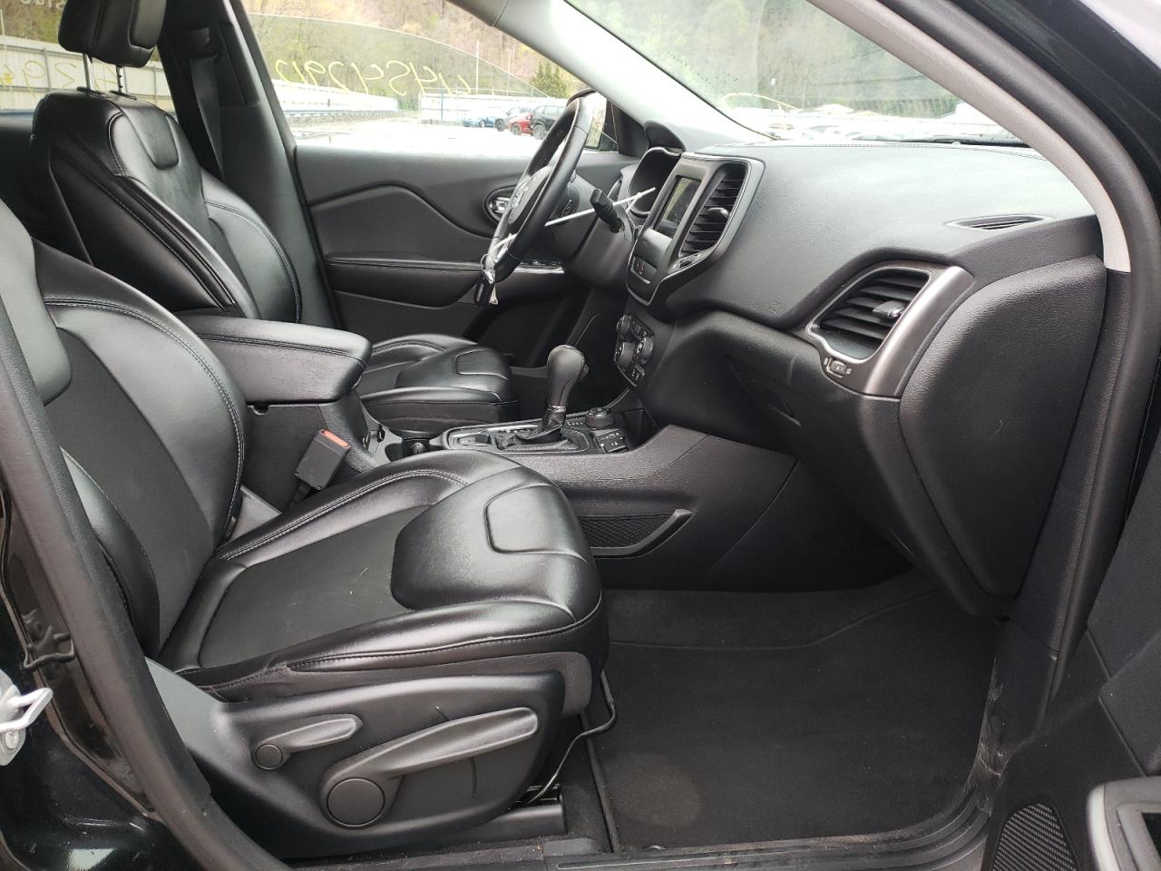 Photo 5 from auction – 2019 JEEP CHEROKEE L with VIN 1C4PJMLB1KD426260