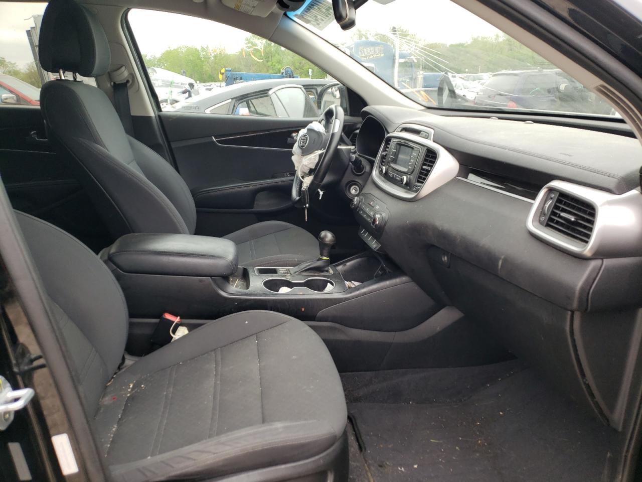 Photo 5 from auction – 2016 KIA SORENTO LX with VIN 5XYPGDA36GG148281