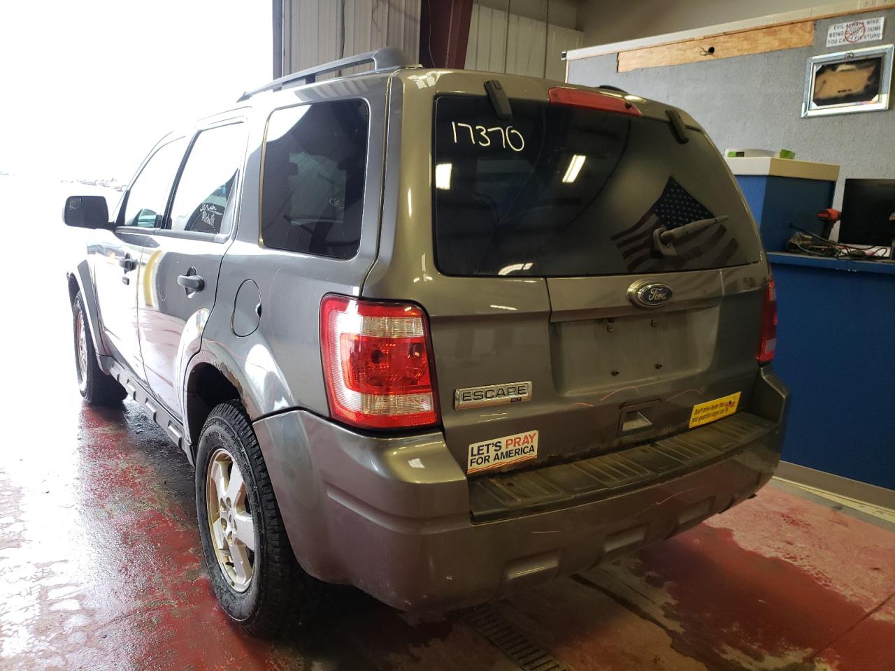 Photo 3 from auction – 2010 FORD ESCAPE XLT with VIN 1FMCU9D73AKD25515