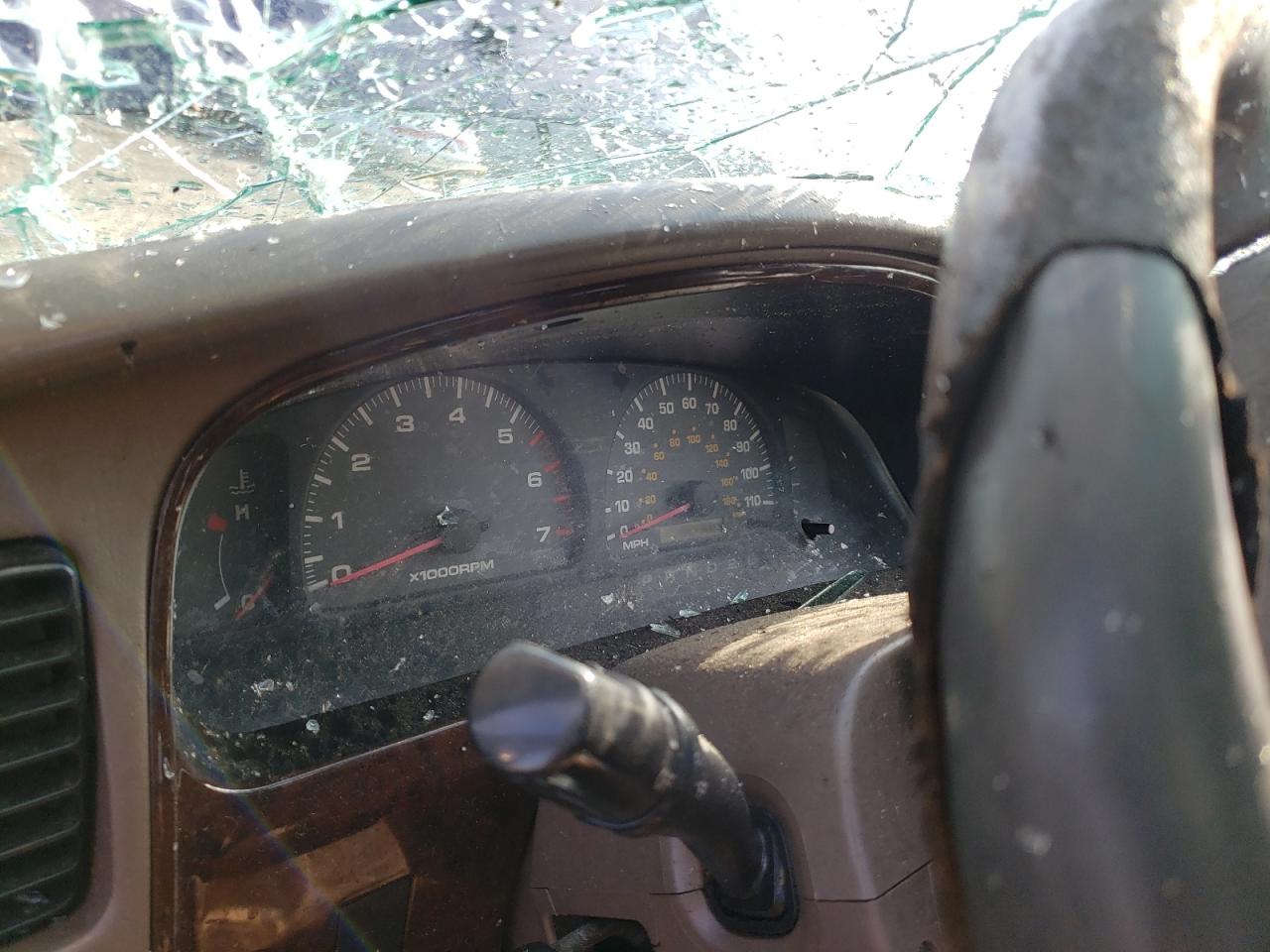 Photo 8 from auction – 2002 TOYOTA 4RUNNER LI with VIN JT3GN87R820253447