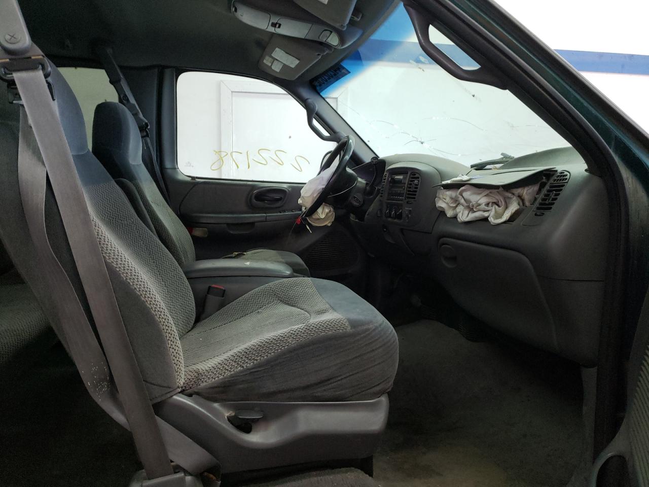 Photo 5 from auction – 2000 FORD F150 with VIN 2FTRX18L4YCA94637
