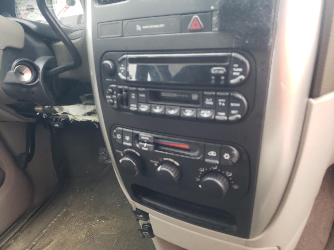 Photo 9 from auction – 2007 CHRYSLER TOWN & COU with VIN 2A4GP54L97R304580