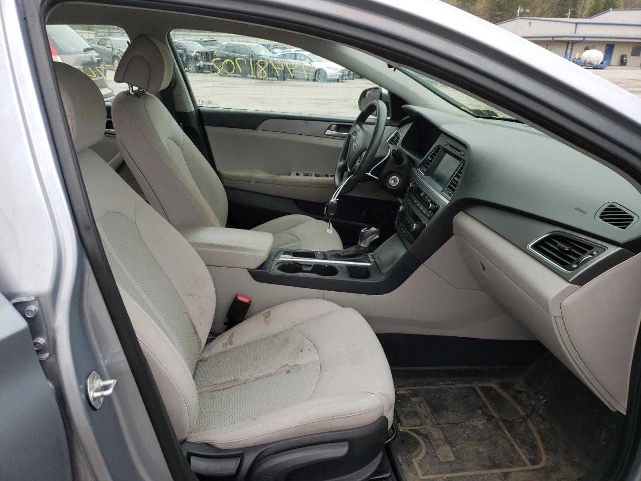 Photo 5 from auction – 2017 HYUNDAI SONATA SE with VIN 5NPE24AF0HH586952