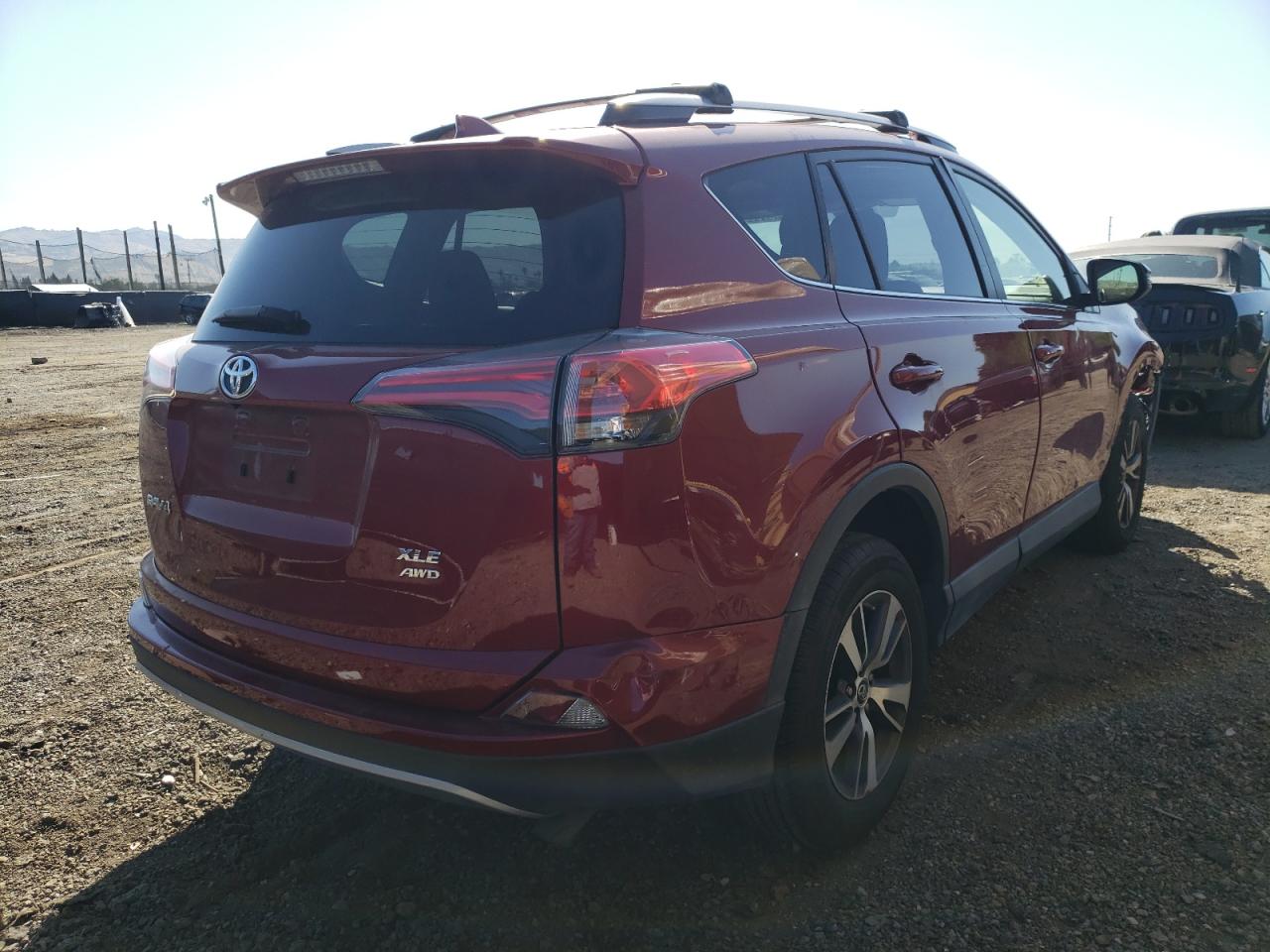 Photo 4 from auction – 2018 TOYOTA RAV4 ADVEN with VIN JTMRFREV9JD231617