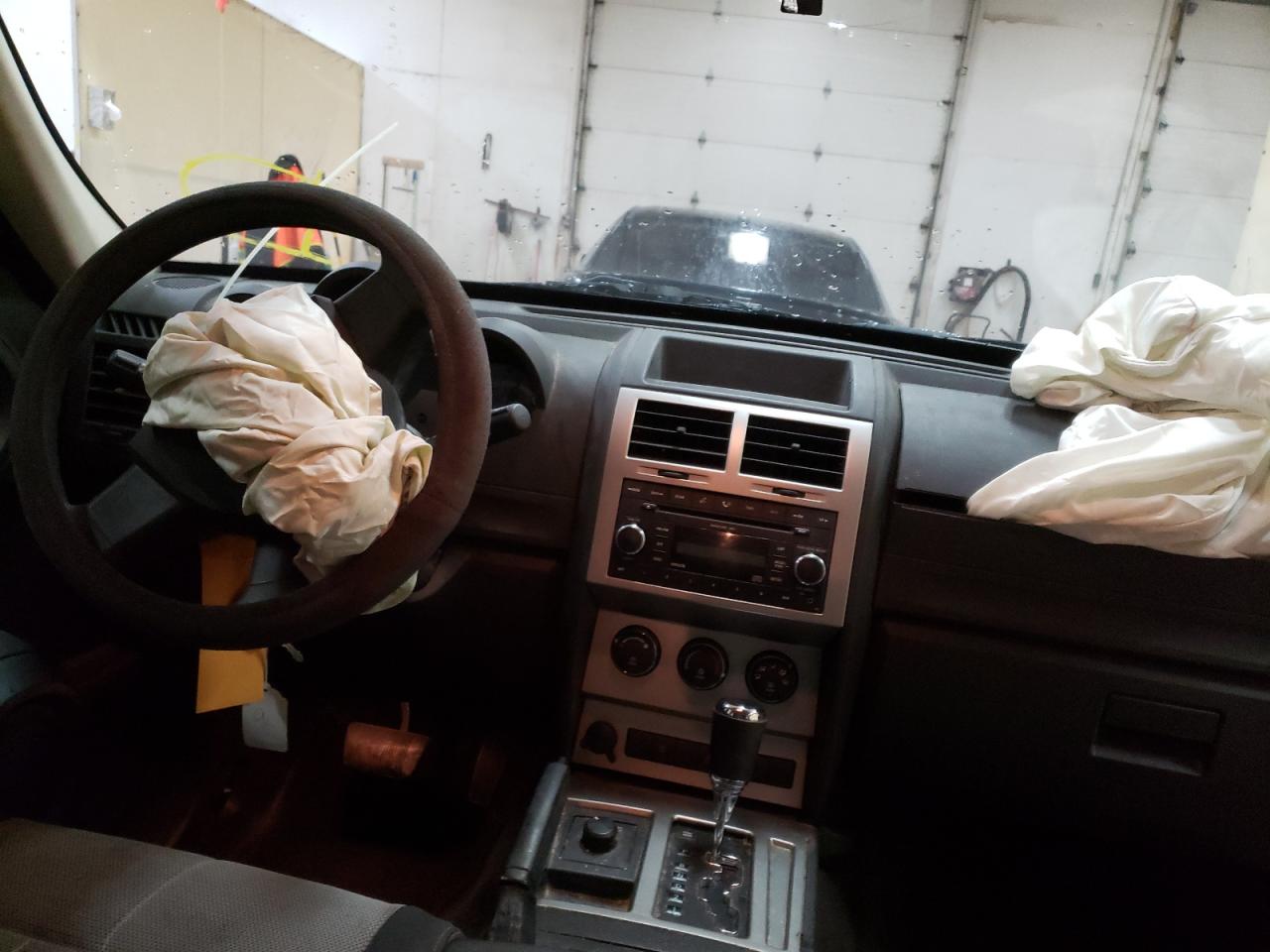 Photo 9 from auction – 2008 DODGE NITRO SXT with VIN 1D8GU28K18W223338