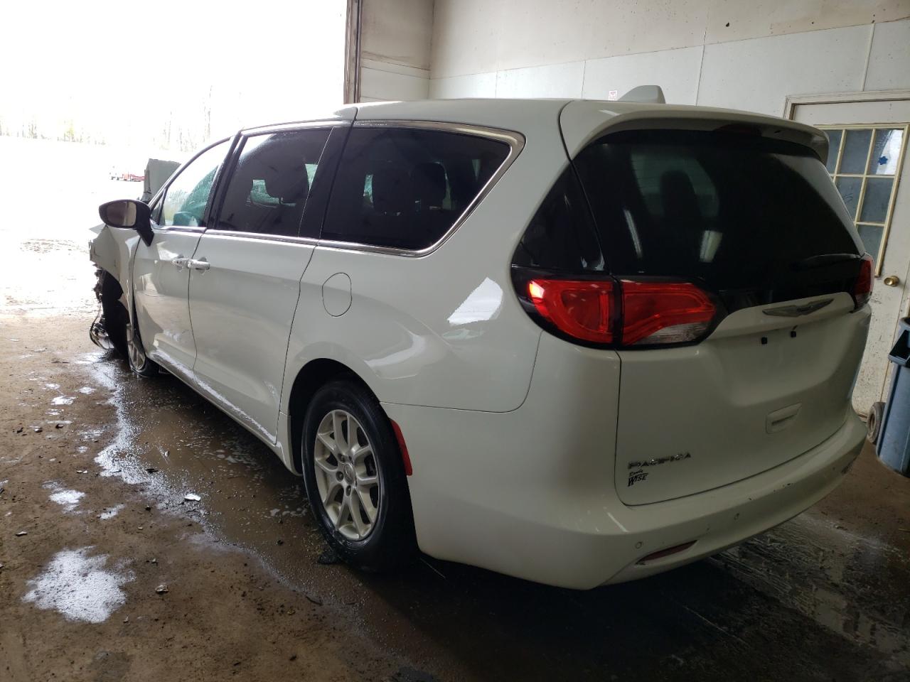 Photo 3 from auction – 2017 CHRYSLER PACIFICA T with VIN 2C4RC1DG0HR610901
