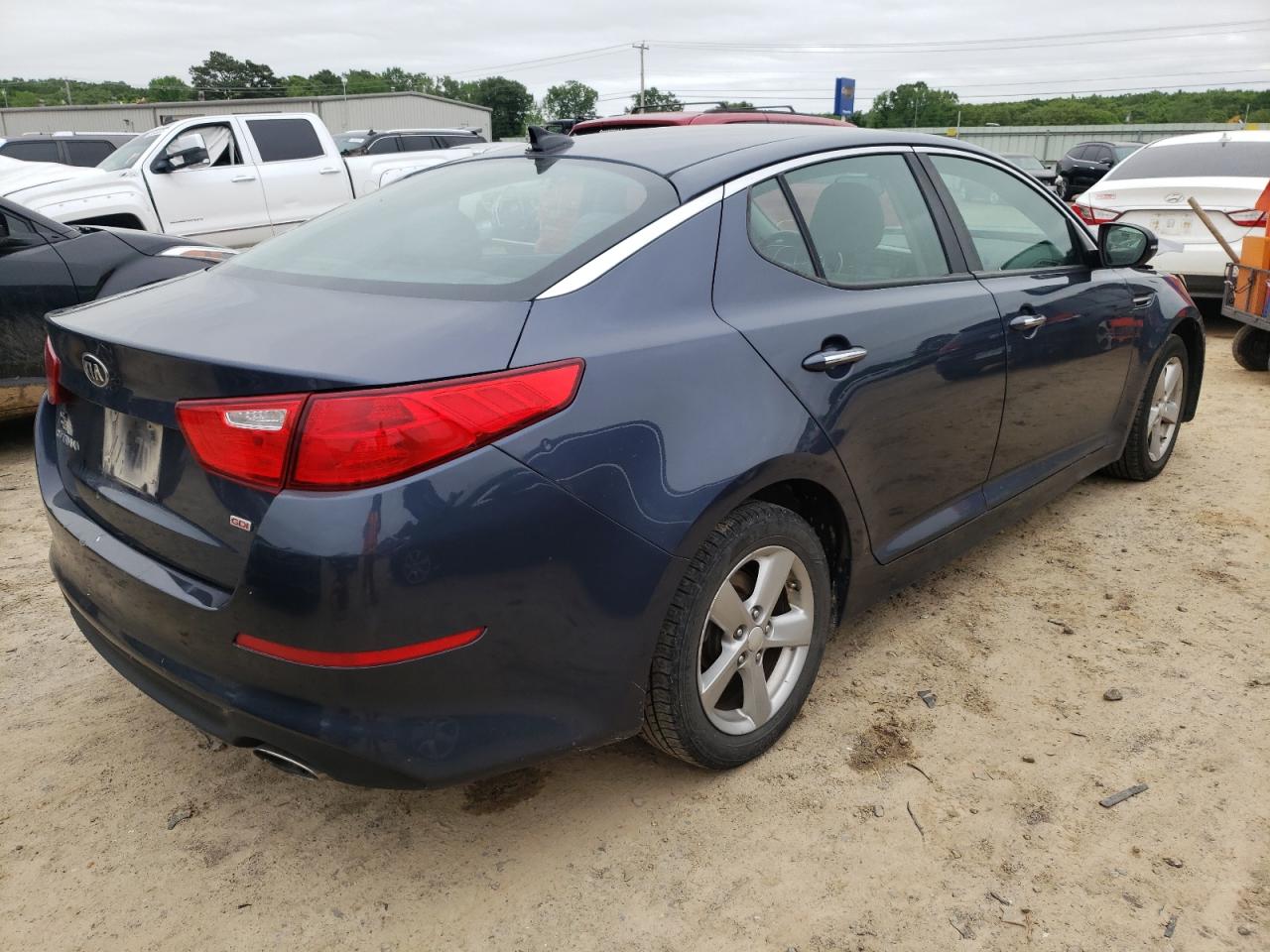 Photo 4 from auction – 2015 KIA OPTIMA LX with VIN 5XXGM4A79FG409255