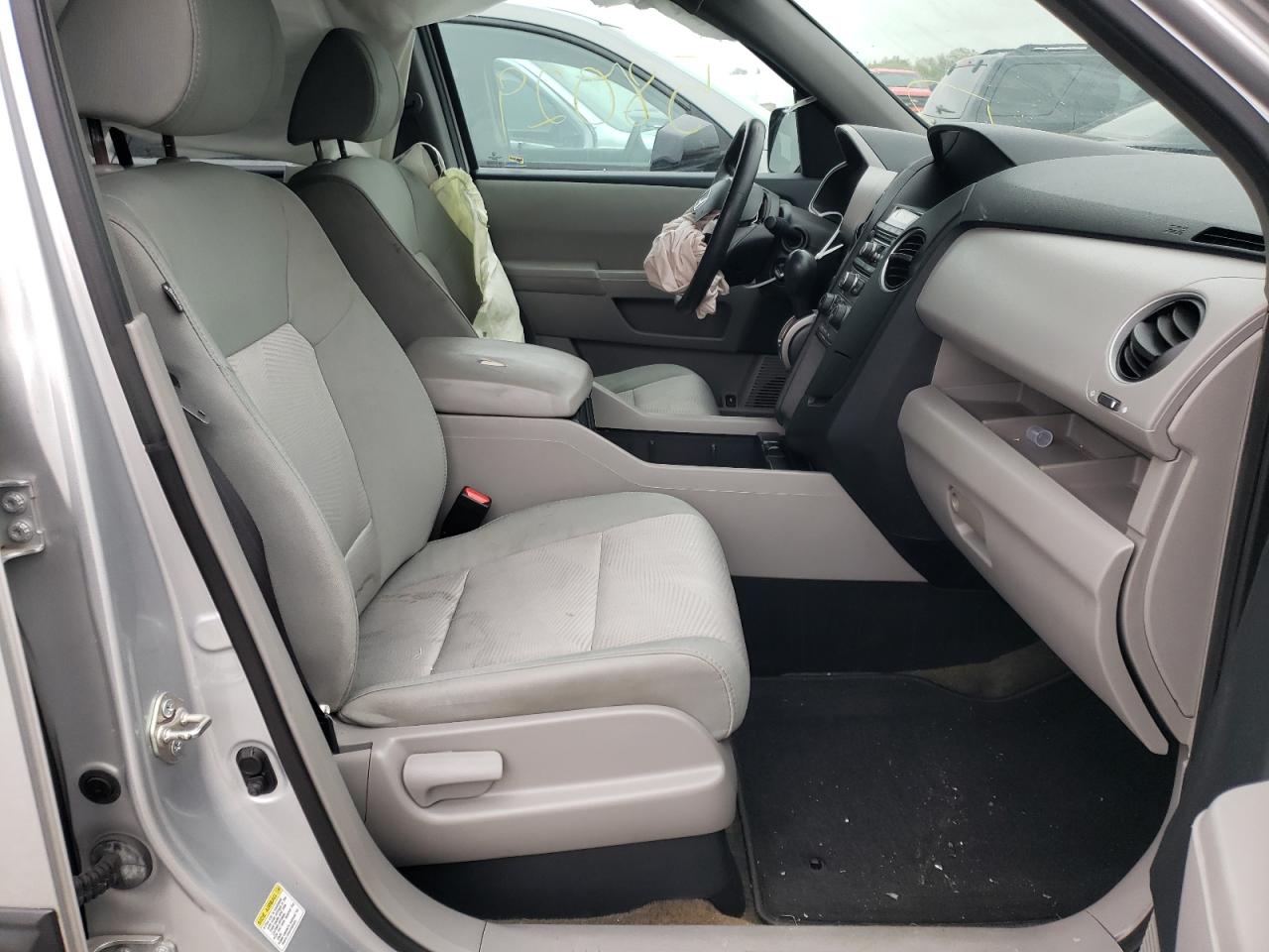 Photo 5 from auction – 2014 HONDA PILOT LX with VIN 5FNYF4H24EB056160