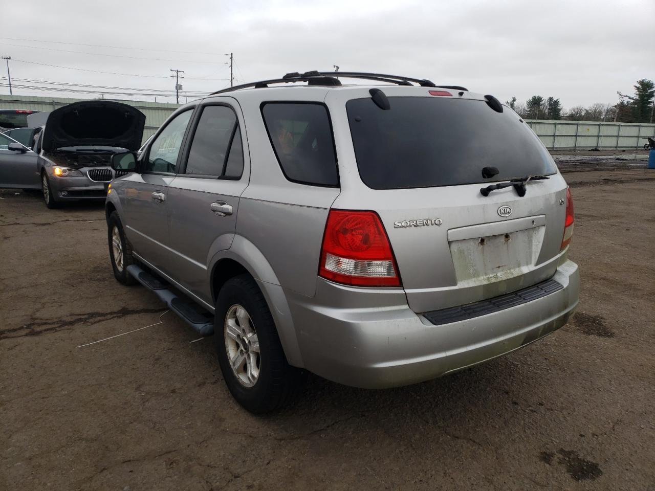 Photo 3 from auction – 2004 KIA SORENTO EX with VIN KNDJC733245233350