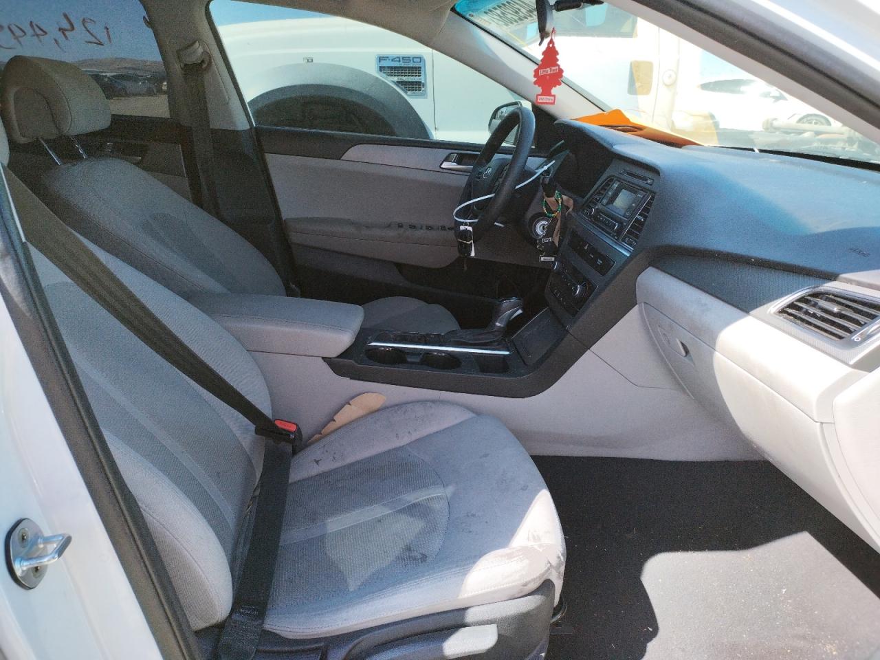Photo 5 from auction – 2017 HYUNDAI SONATA SE with VIN 5NPE24AF5HH451689