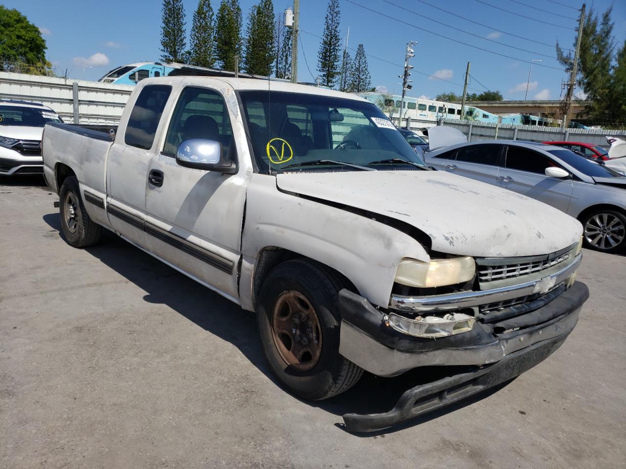 CHEVROLET SILVERADO 2002 with VIN 2GCEC19V121340847 - Photo from auction