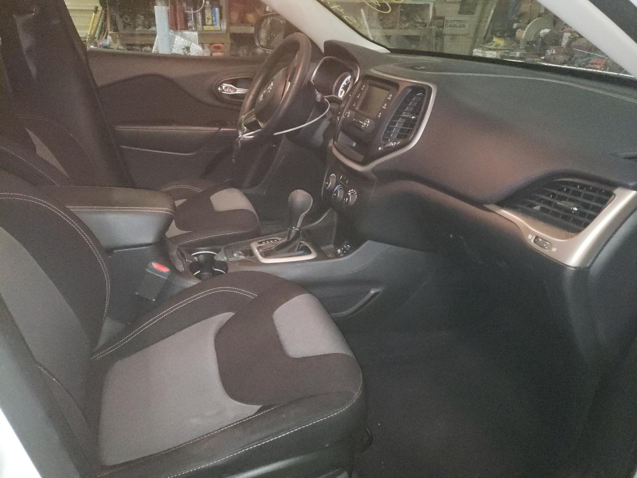 Photo 5 from auction – 2016 JEEP CHEROKEE S with VIN 1C4PJLAB7GW302809