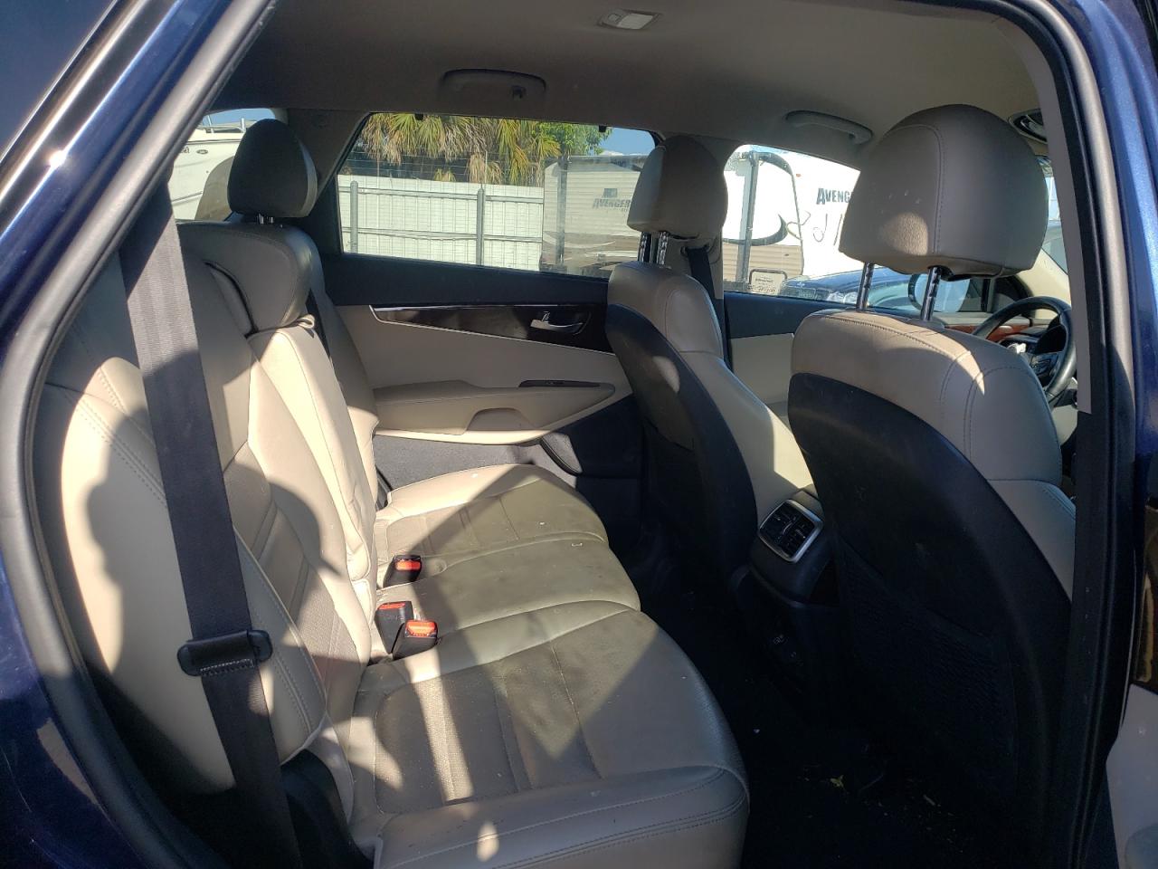 Photo 6 from auction – 2018 KIA SORENTO EX with VIN 5XYPH4A55JG420079