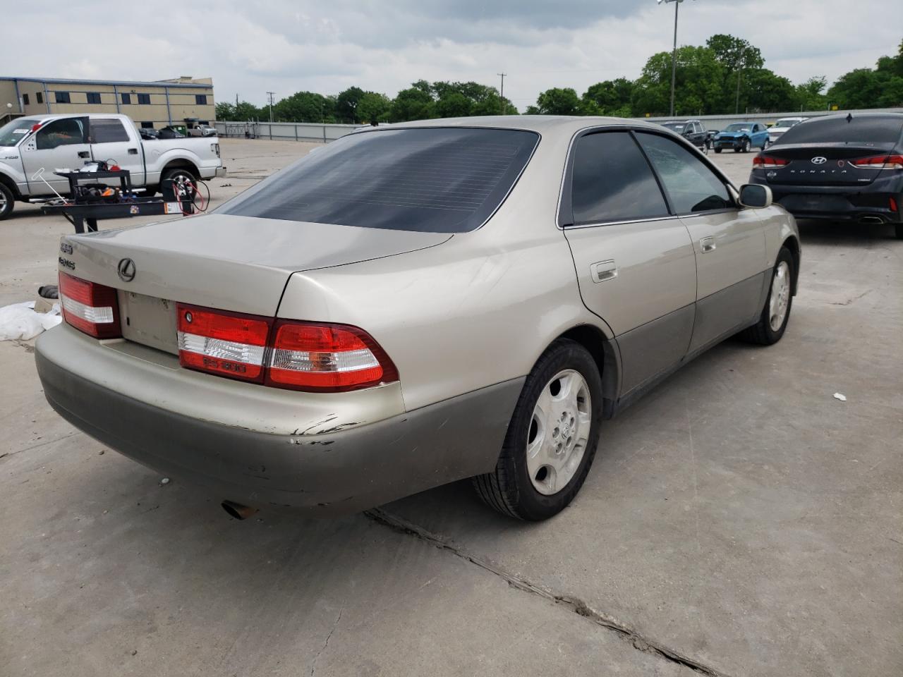 Photo 4 from auction – 2000 LEXUS ES 300 with VIN JT8BF28G4Y0280326
