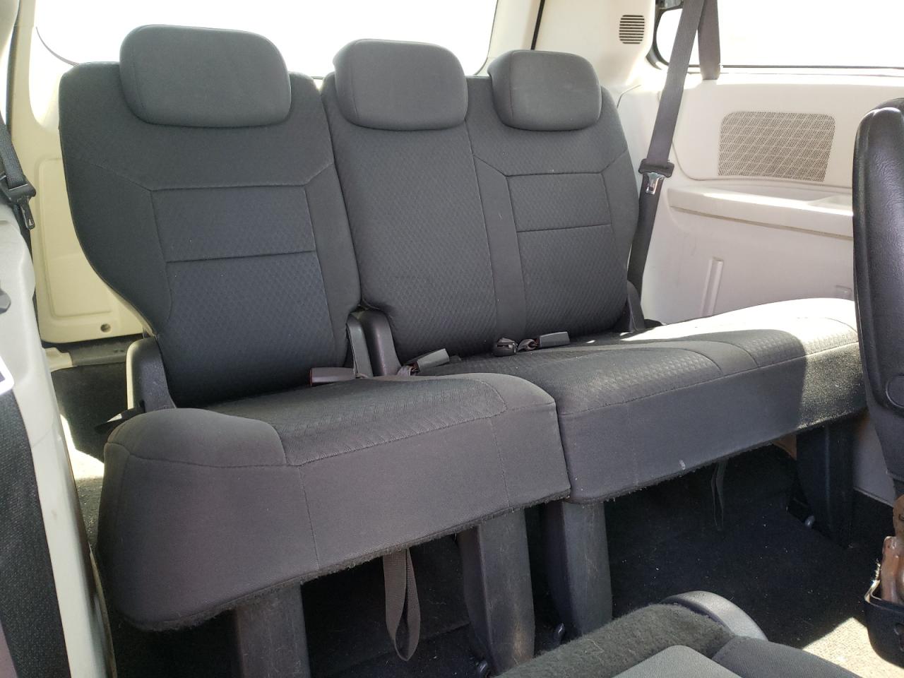 Photo 9 from auction – 2010 DODGE GRAND CARA with VIN 2D4RN5D1XAR118642