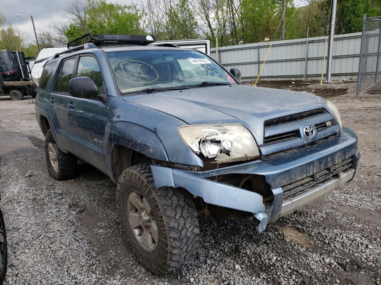 TOYOTA 4RUNNER SR 2004 with VIN JTEBT14R340044753 - Photo from auction