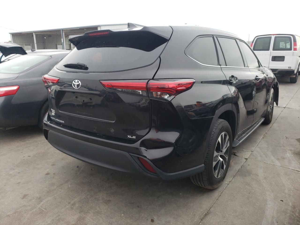Photo 4 from auction – 2021 TOYOTA HIGHLANDER with VIN 5TDGZRAH6MS035643