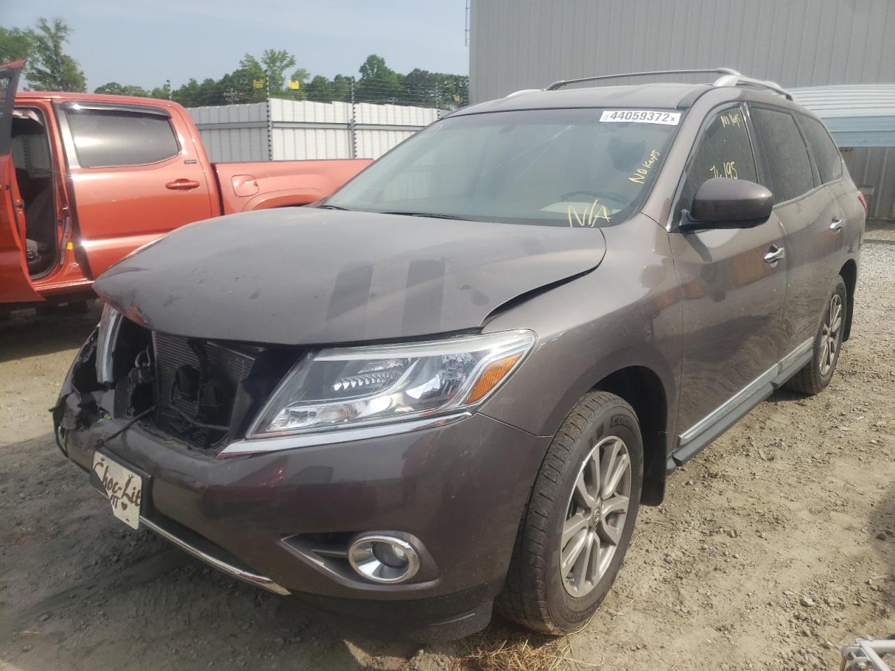 Photo 2 from auction – 2016 NISSAN PATHFINDER with VIN 5N1AR2MM7GC668627