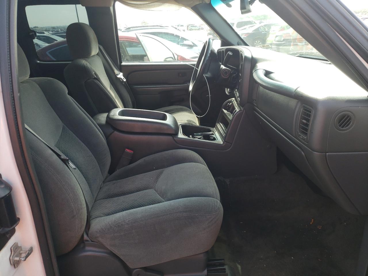 Photo 5 from auction – 2004 CHEVROLET SILVERADO with VIN 1GCEC19T64E386707