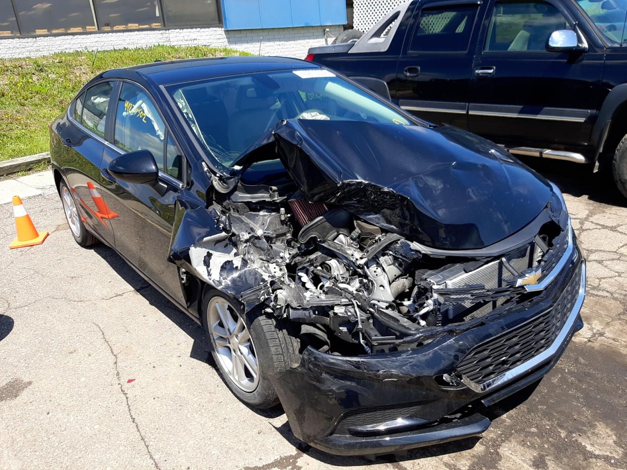 CHEVROLET CRUZE LT 2017 with VIN 1G1BE5SM2H7247121 - Photo from auction