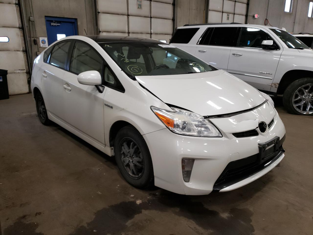 TOYOTA PRIUS 2013 مع رقم تعريف المركبة JTDKN3DU2D5657254 - صورة من المزاد