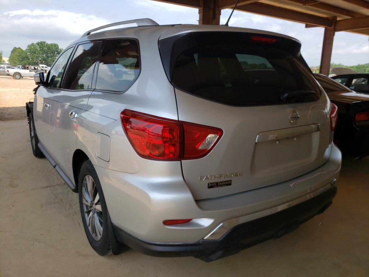 Photo 3 from auction – 2017 NISSAN PATHFINDER with VIN 5N1DR2MN7HC610332